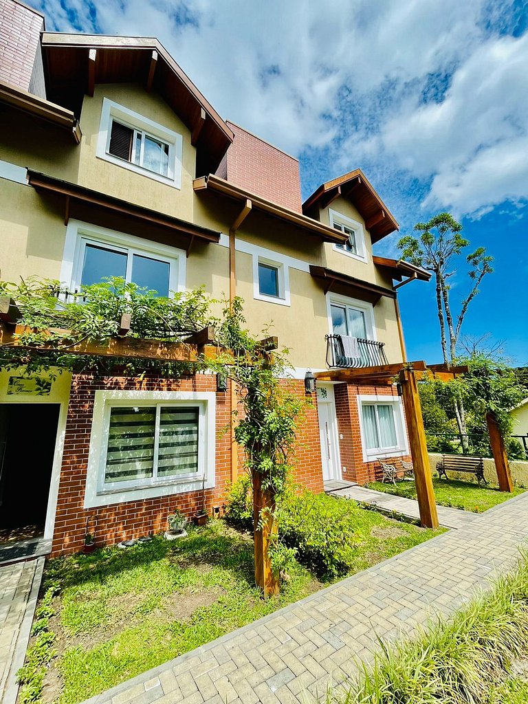 Casa Exclusiva Com 3 Suítes Em Condomínio Luxo