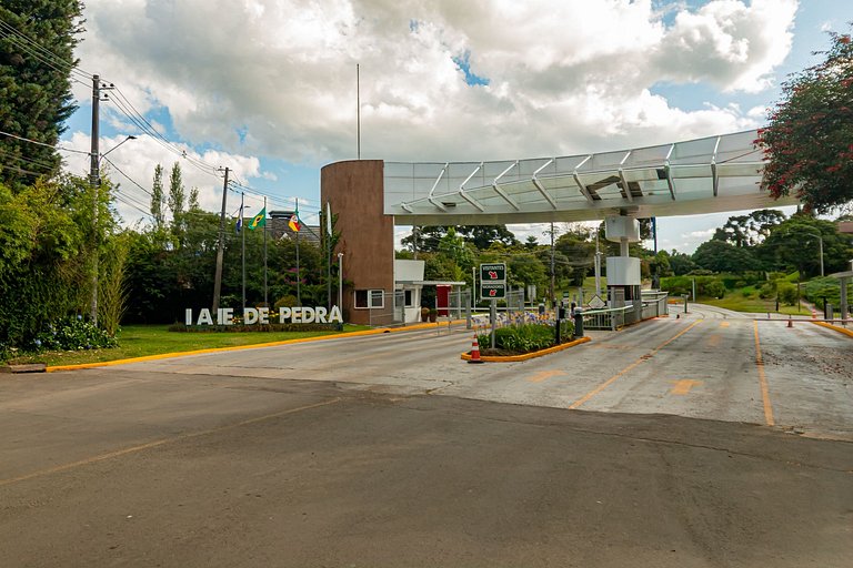 Vista Incrível para o Lago em Condomínio de Luxo!
