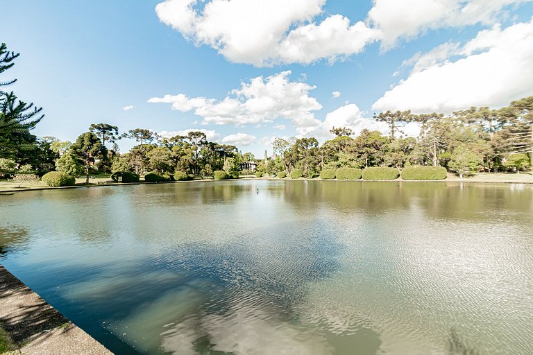 Vista Incrível para o Lago em Condomínio de Luxo!