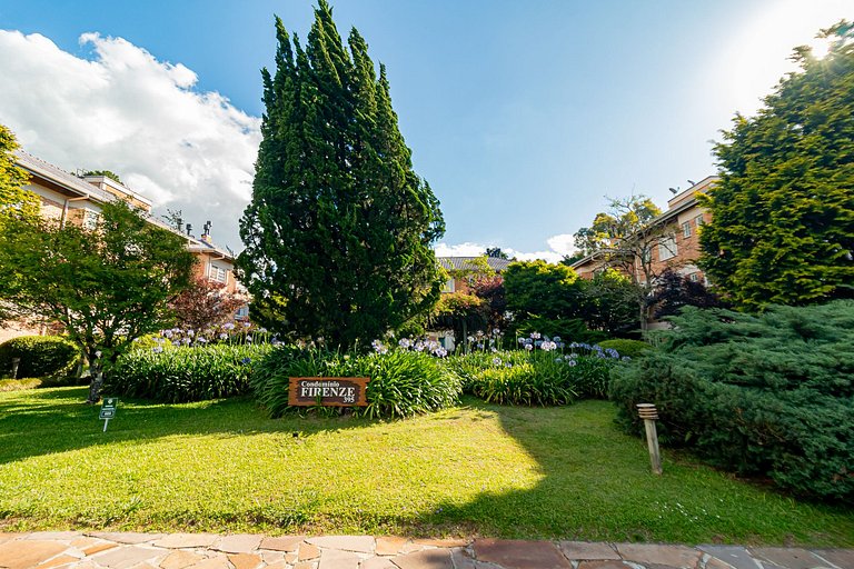 Vista Incrível para o Lago em Condomínio de Luxo!