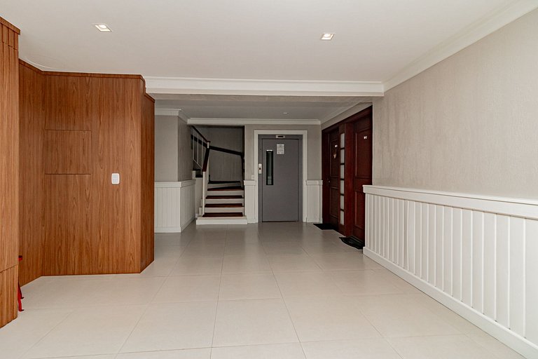 Vista Incrível para o Lago em Condomínio de Luxo!