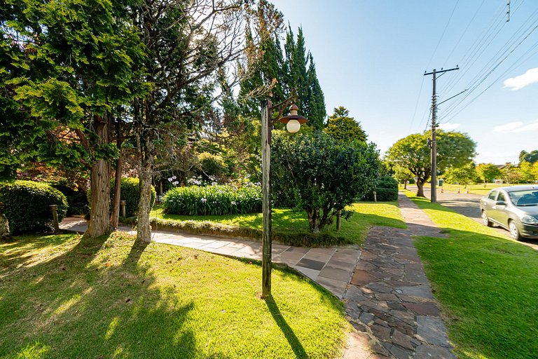 Vista Incrível para o Lago em Condomínio de Luxo!