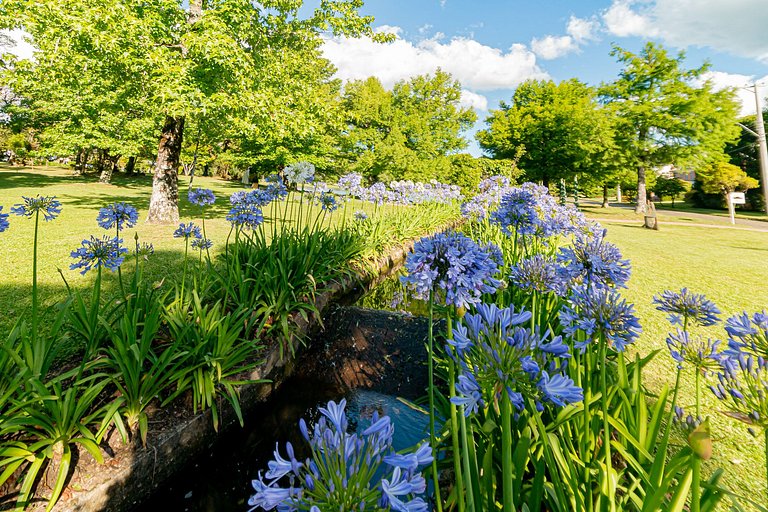 Vista Incrível para o Lago em Condomínio de Luxo!
