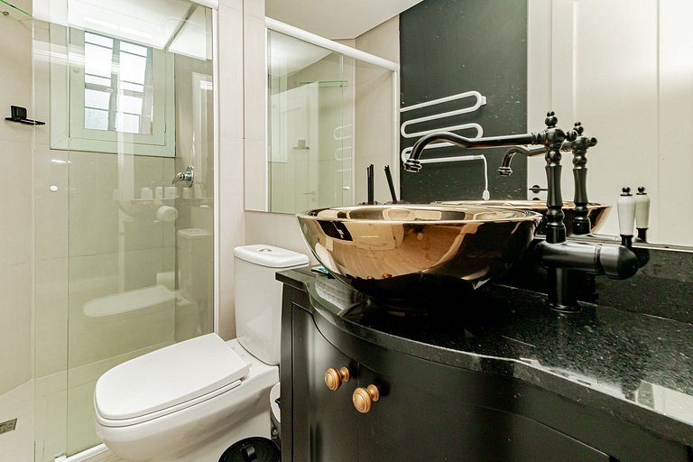 Vista Incrível para o Lago em Condomínio de Luxo!