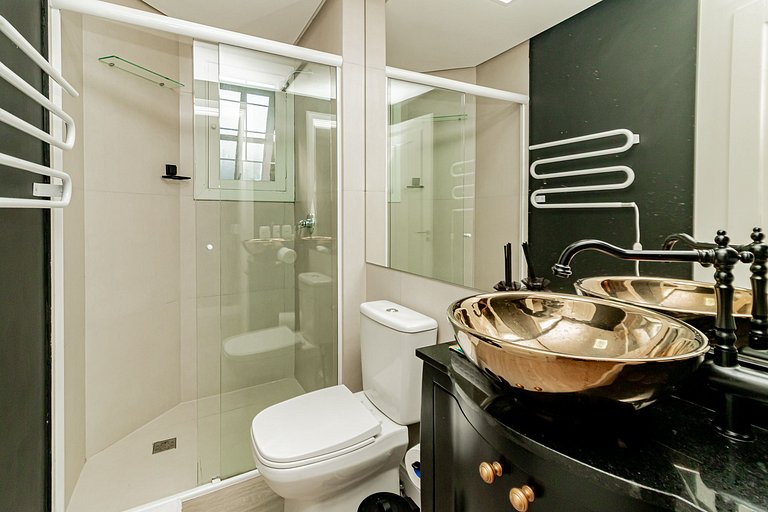 Vista Incrível para o Lago em Condomínio de Luxo!