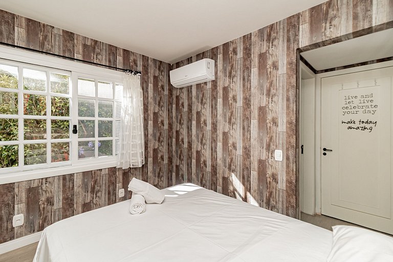 Vista Incrível para o Lago em Condomínio de Luxo!