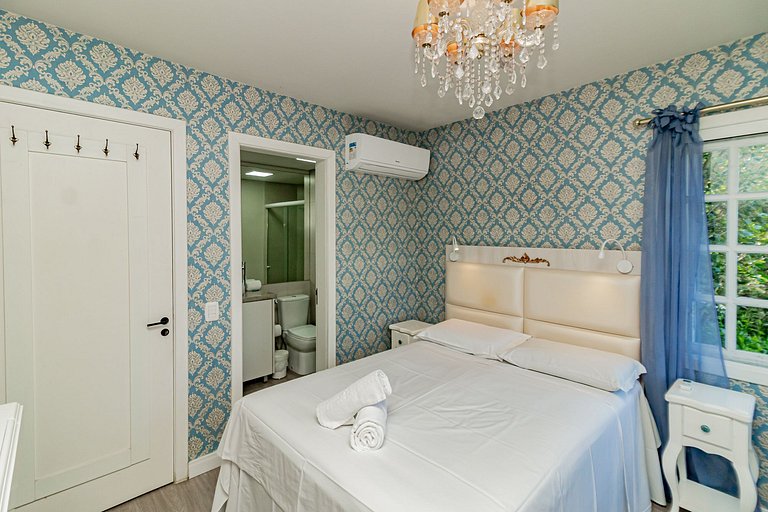 Vista Incrível para o Lago em Condomínio de Luxo!