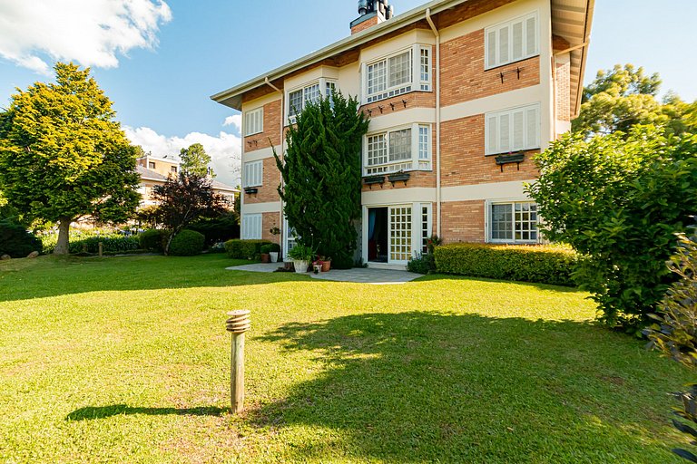 Vista Incrível para o Lago em Condomínio de Luxo!