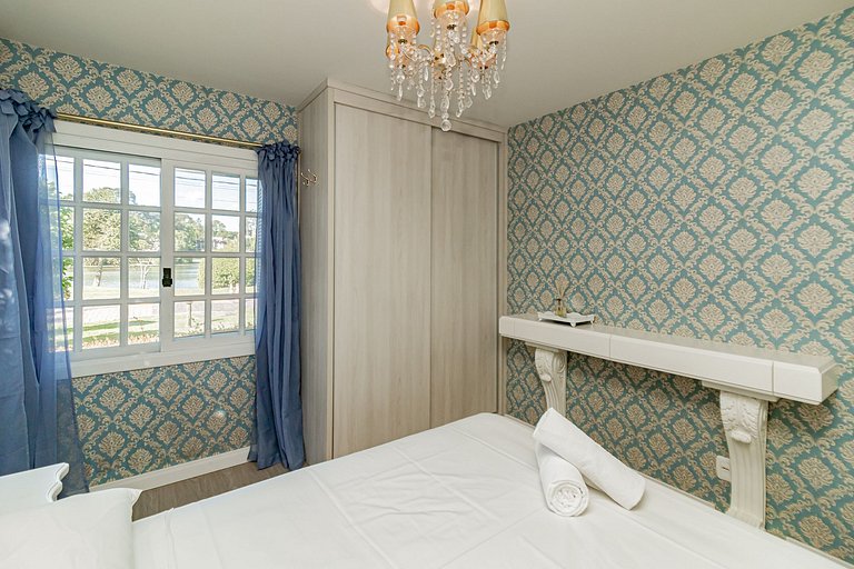 Vista Incrível para o Lago em Condomínio de Luxo!