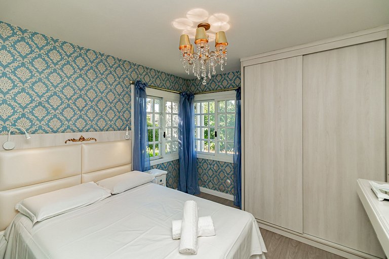 Vista Incrível para o Lago em Condomínio de Luxo!