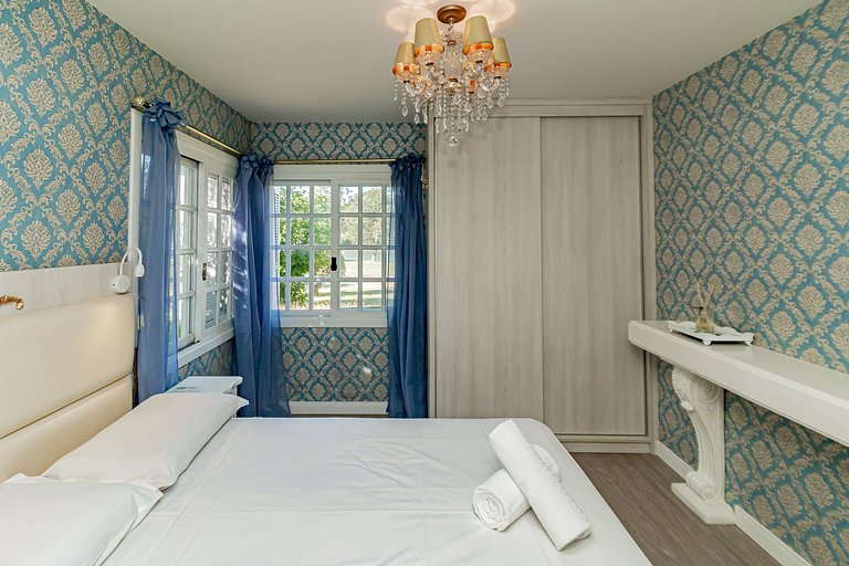 Vista Incrível para o Lago em Condomínio de Luxo!