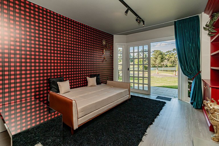 Vista Incrível para o Lago em Condomínio de Luxo!