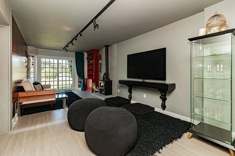 Vista Incrível para o Lago em Condomínio de Luxo!