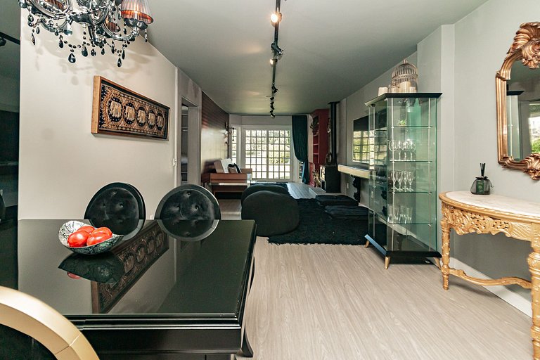 Vista Incrível para o Lago em Condomínio de Luxo!